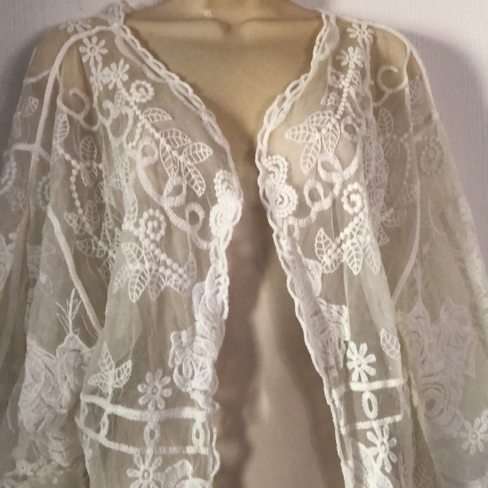 Do everything in love white spring Anthropologie kimono cardigan topper